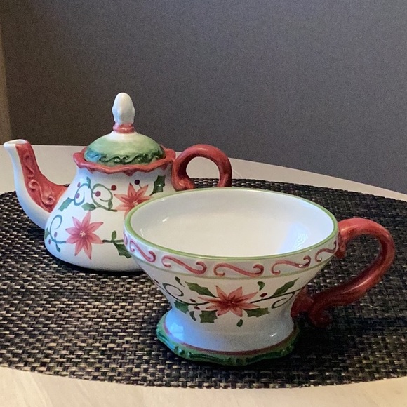 Holiday Personal Teapot with Matching Cup. - Picture 2 of 4